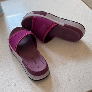 Spyder Fuchsia Women's Slide Sandals